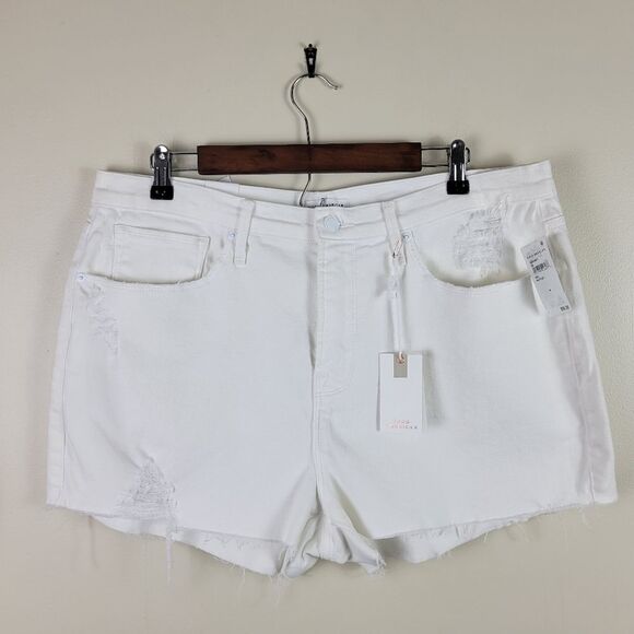 Good American Plus 90s Solid White Distressed Raw Hem Denim Shorts - Picture 4 of 13